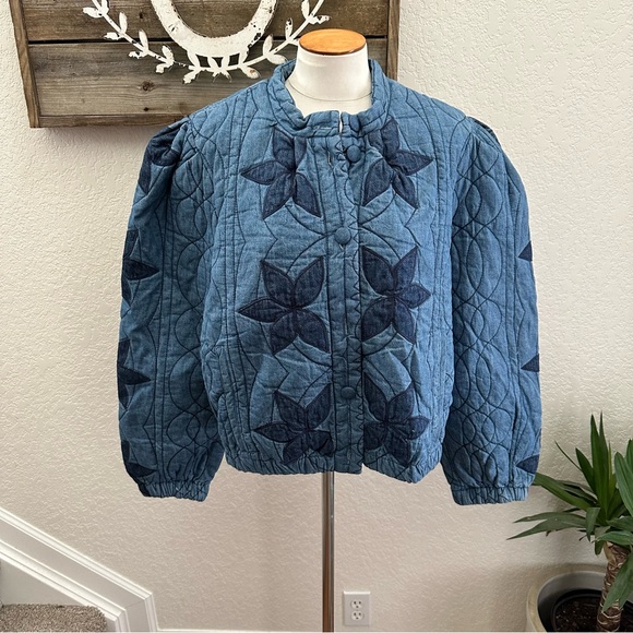 Free People Blue Quilted Chambray Jacket with Floral Pattern Size Large NWT - Picture 1 of 10